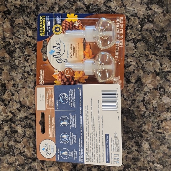 Glade Plug ins refill scented oil lot of 2 Cashmere Woods each 2 pack new sealed - Picture 2 of 4